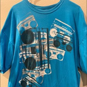 Blue Radio graphic tshirt